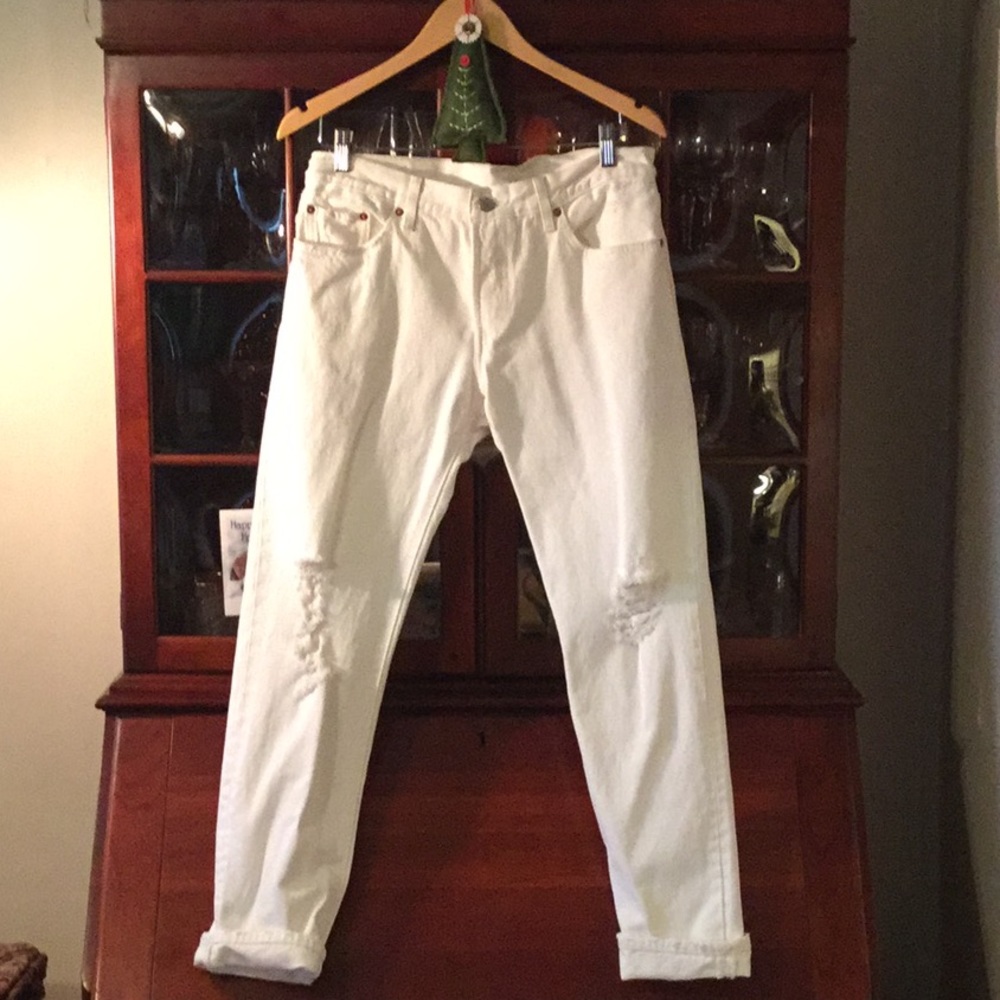 Women’s Levi’s 501 sz 28 white jeans